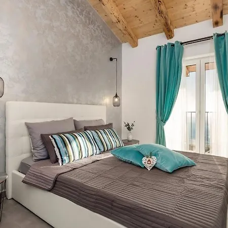 Villa Zora With Hot Tub, Moscenicka Draga - Obrs *