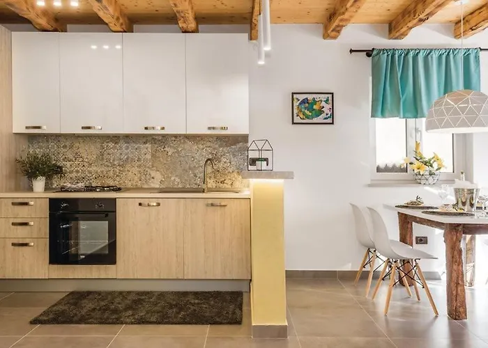 Villa Zora With Hot Tub, Moscenicka Draga - Obrs